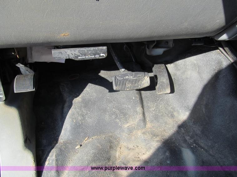 image for item G9524 2005 Ford F350 Super Duty XL utility truck