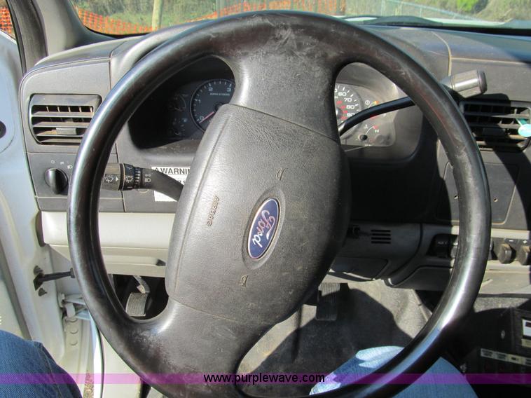 image for item G9524 2005 Ford F350 Super Duty XL utility truck