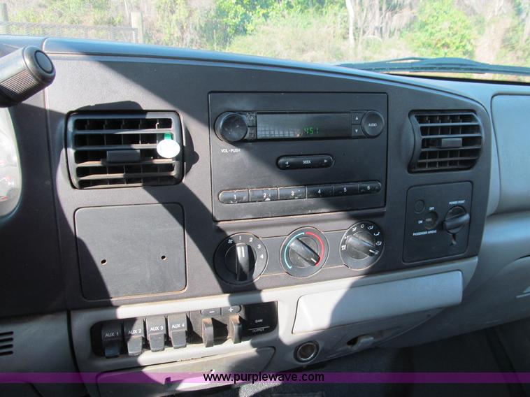image for item G9524 2005 Ford F350 Super Duty XL utility truck