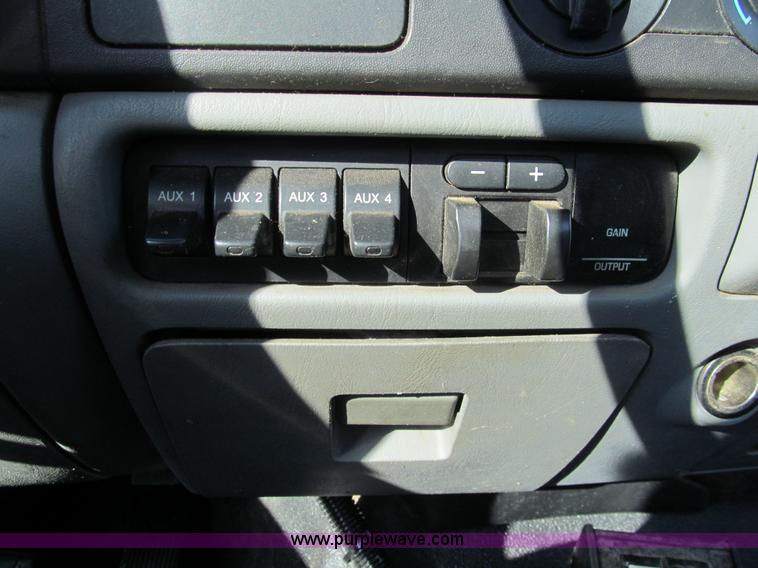 image for item G9524 2005 Ford F350 Super Duty XL utility truck