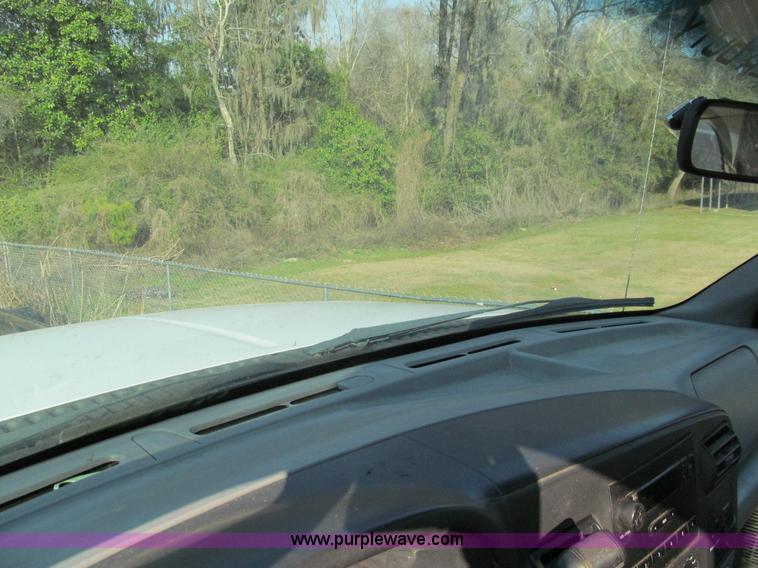 image for item G9524 2005 Ford F350 Super Duty XL utility truck