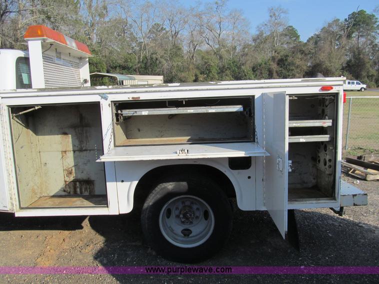 image for item G9524 2005 Ford F350 Super Duty XL utility truck