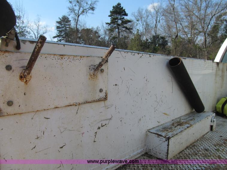 image for item G9524 2005 Ford F350 Super Duty XL utility truck