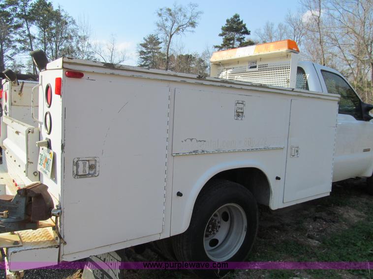 image for item G9524 2005 Ford F350 Super Duty XL utility truck