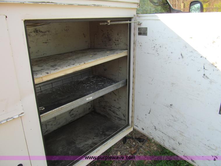 image for item G9524 2005 Ford F350 Super Duty XL utility truck