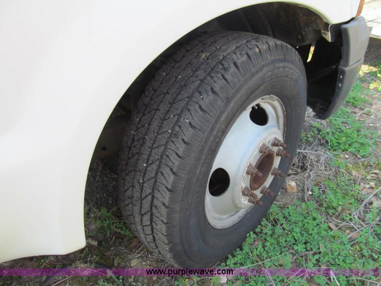 image for item G9524 2005 Ford F350 Super Duty XL utility truck