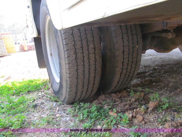 image for item G9524 2005 Ford F350 Super Duty XL utility truck