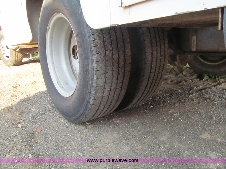 image for item G9524 2005 Ford F350 Super Duty XL utility truck