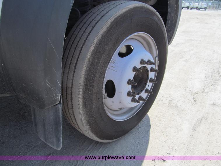 image for item G9525 2006 Ford F550 Super Duty XL service truck