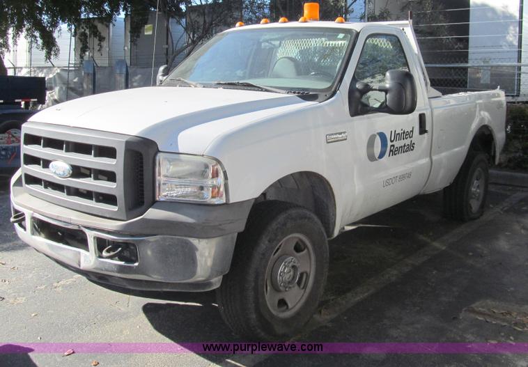 image for item G9527 2005 Ford F350 Super Duty XL pickup truck