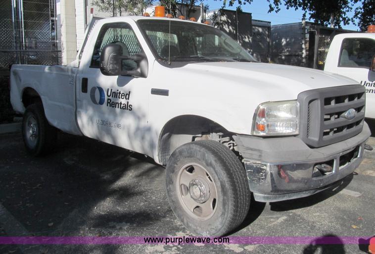 image for item G9527 2005 Ford F350 Super Duty XL pickup truck