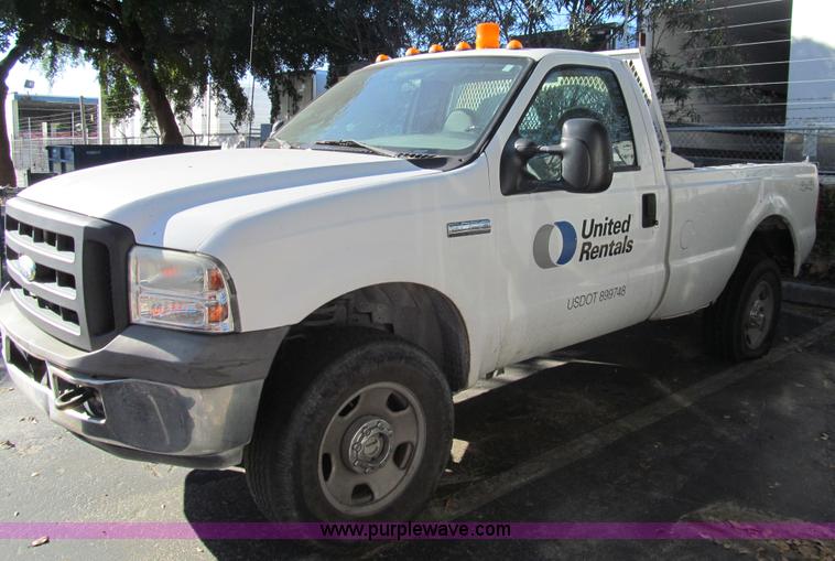 image for item G9527 2005 Ford F350 Super Duty XL pickup truck