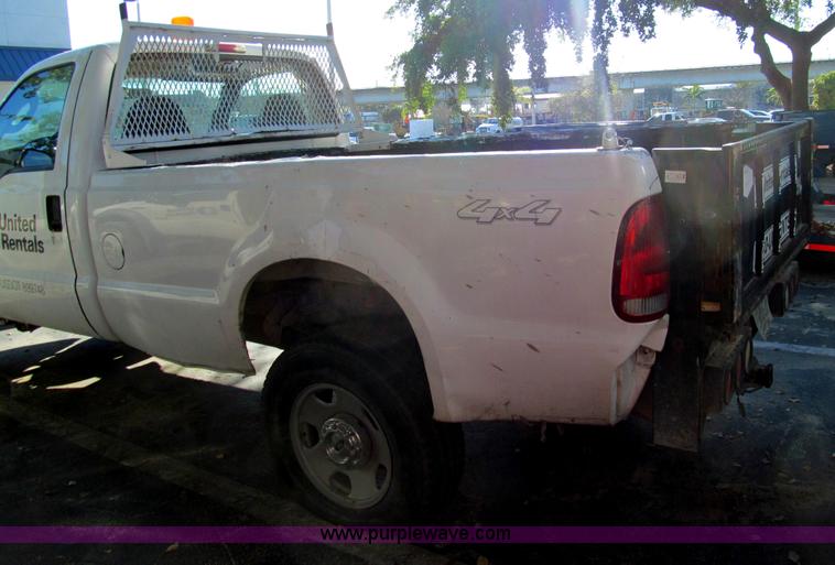 image for item G9527 2005 Ford F350 Super Duty XL pickup truck