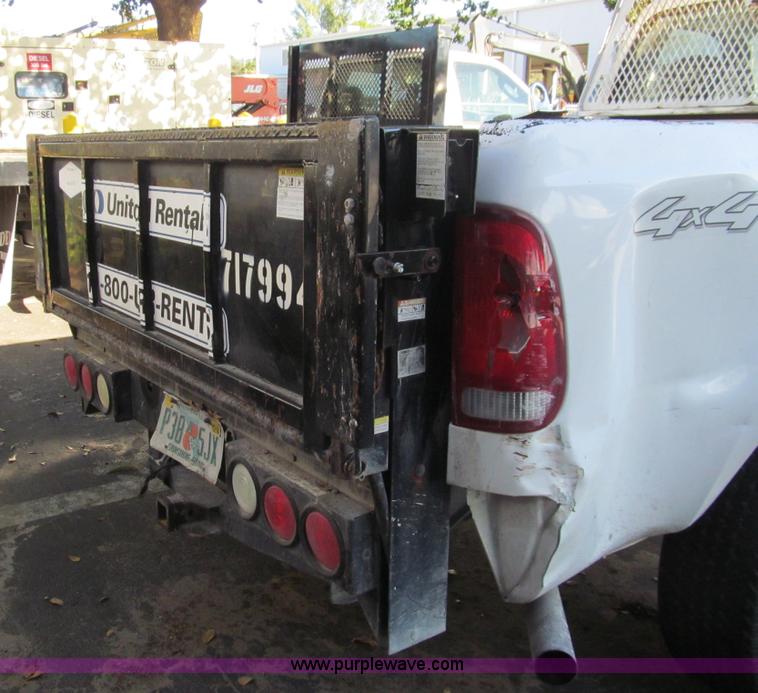 image for item G9527 2005 Ford F350 Super Duty XL pickup truck