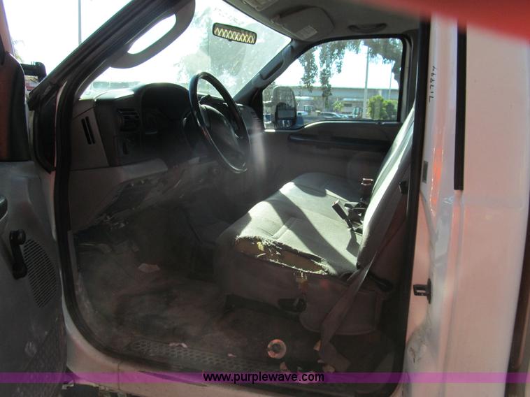 image for item G9527 2005 Ford F350 Super Duty XL pickup truck