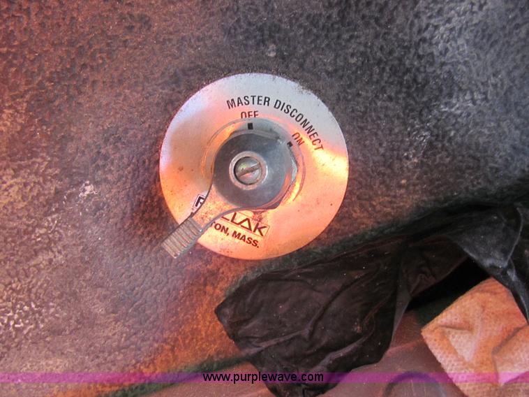 image for item G9527 2005 Ford F350 Super Duty XL pickup truck