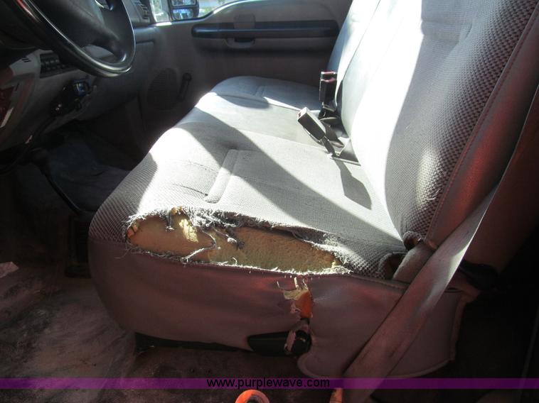 image for item G9527 2005 Ford F350 Super Duty XL pickup truck