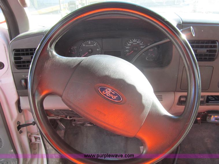 image for item G9527 2005 Ford F350 Super Duty XL pickup truck