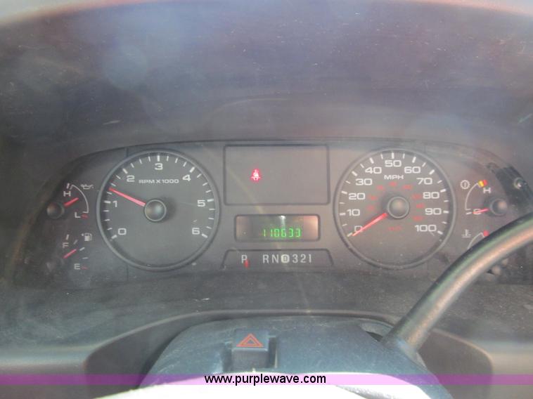 image for item G9527 2005 Ford F350 Super Duty XL pickup truck