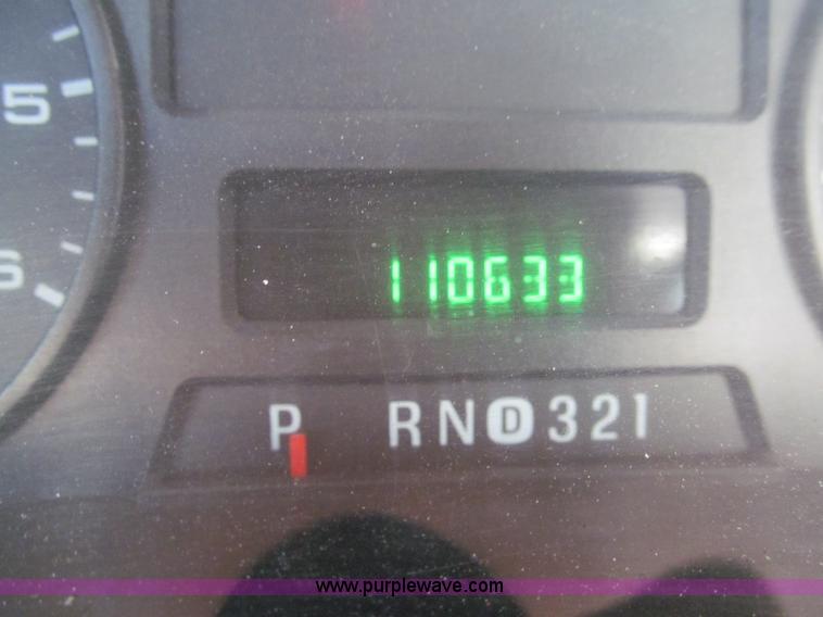 image for item G9527 2005 Ford F350 Super Duty XL pickup truck