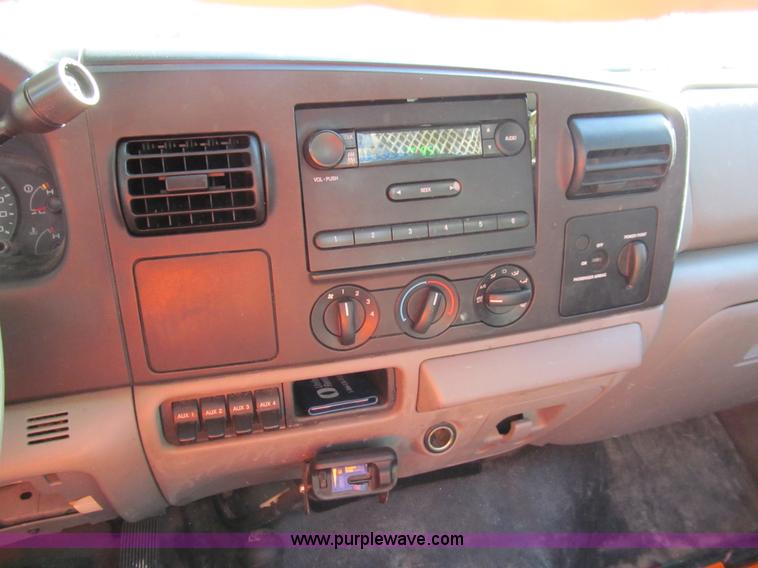 image for item G9527 2005 Ford F350 Super Duty XL pickup truck