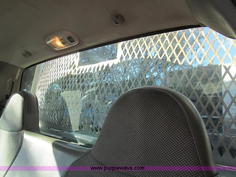 image for item G9527 2005 Ford F350 Super Duty XL pickup truck