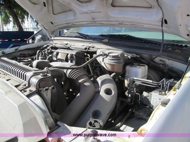 image for item G9527 2005 Ford F350 Super Duty XL pickup truck