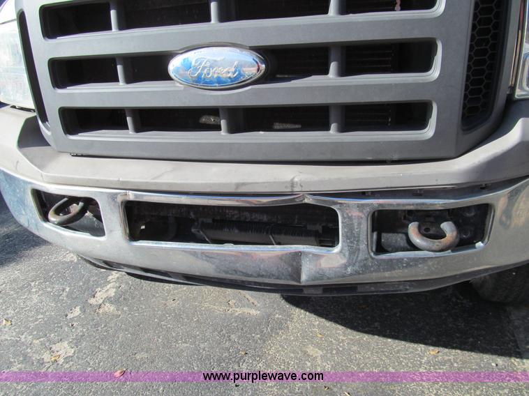 image for item G9527 2005 Ford F350 Super Duty XL pickup truck
