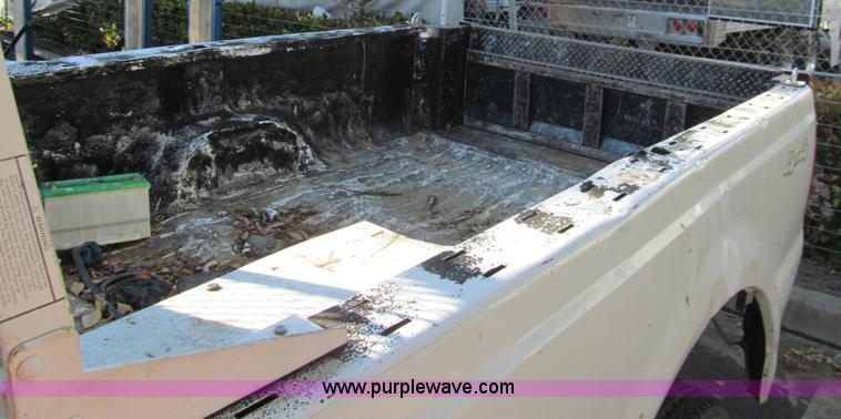 image for item G9527 2005 Ford F350 Super Duty XL pickup truck