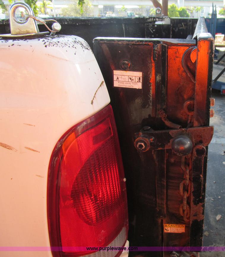 image for item G9527 2005 Ford F350 Super Duty XL pickup truck