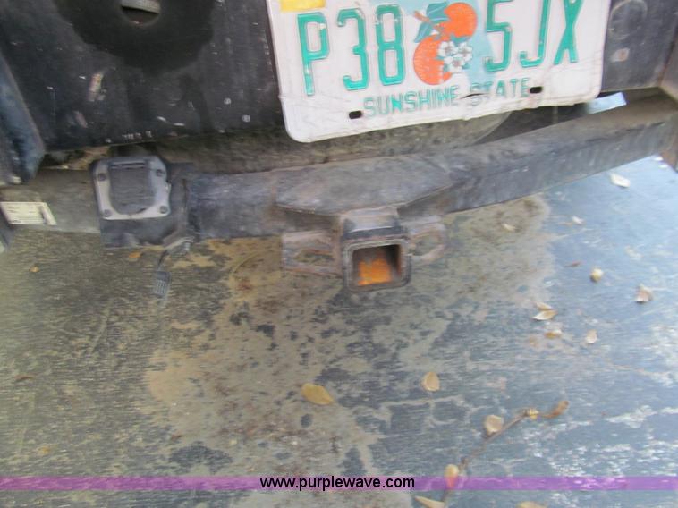 image for item G9527 2005 Ford F350 Super Duty XL pickup truck