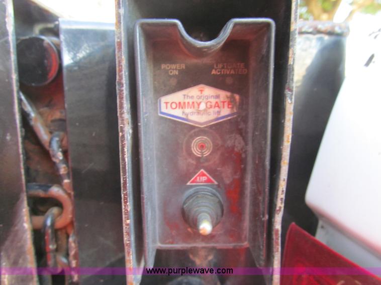 image for item G9527 2005 Ford F350 Super Duty XL pickup truck