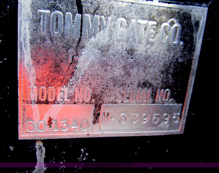 image for item G9527 2005 Ford F350 Super Duty XL pickup truck