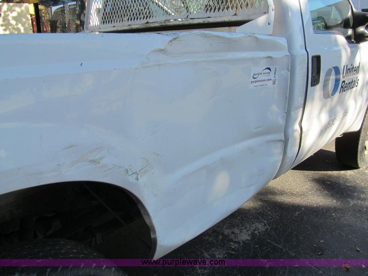 image for item G9527 2005 Ford F350 Super Duty XL pickup truck