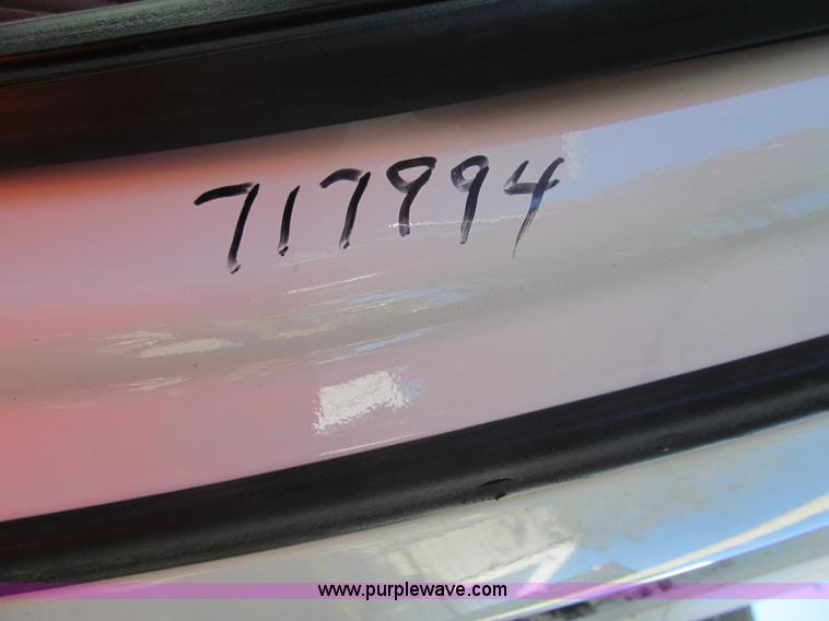 image for item G9527 2005 Ford F350 Super Duty XL pickup truck