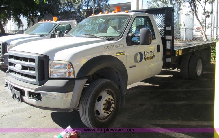 image for item G9528 2007 Ford F450 Super Duty flatbed truck