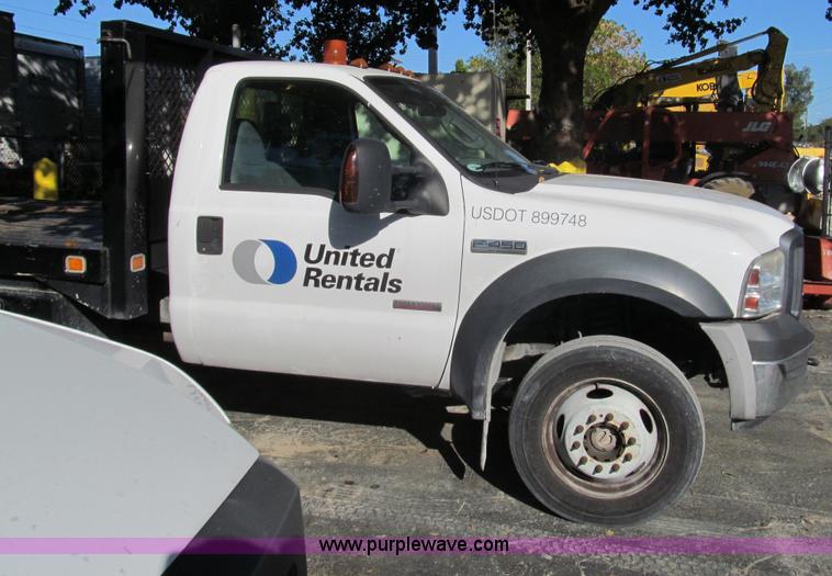 image for item G9528 2007 Ford F450 Super Duty flatbed truck