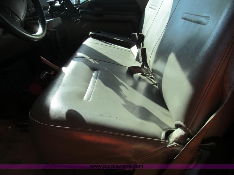 image for item G9528 2007 Ford F450 Super Duty flatbed truck