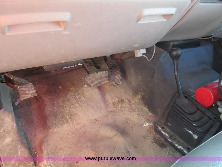 image for item G9528 2007 Ford F450 Super Duty flatbed truck