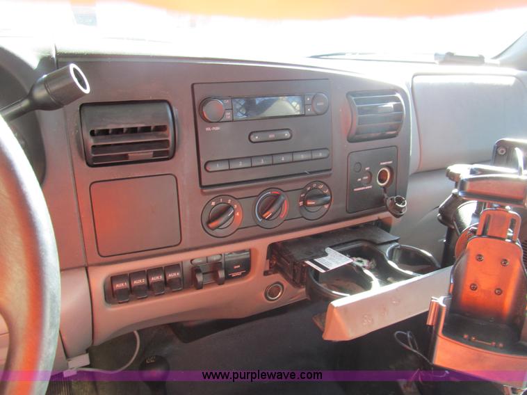 image for item G9528 2007 Ford F450 Super Duty flatbed truck