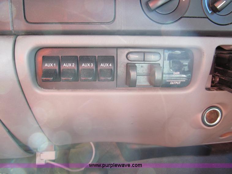 image for item G9528 2007 Ford F450 Super Duty flatbed truck