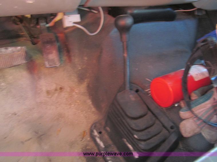 image for item G9528 2007 Ford F450 Super Duty flatbed truck