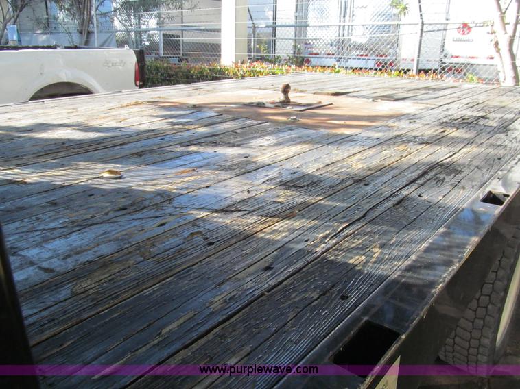 image for item G9528 2007 Ford F450 Super Duty flatbed truck