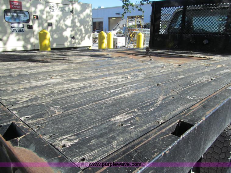 image for item G9528 2007 Ford F450 Super Duty flatbed truck
