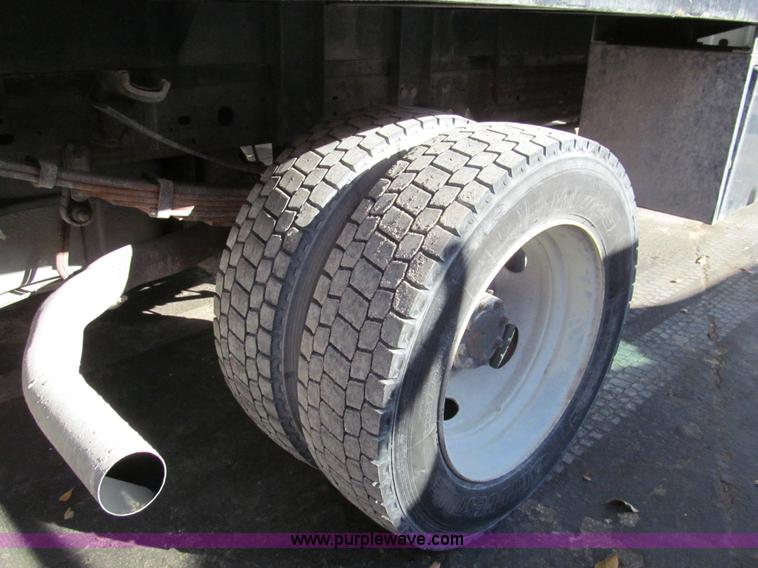 image for item G9528 2007 Ford F450 Super Duty flatbed truck