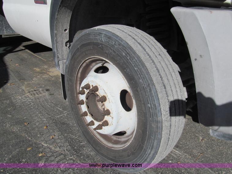 image for item G9528 2007 Ford F450 Super Duty flatbed truck