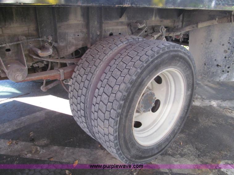 image for item G9528 2007 Ford F450 Super Duty flatbed truck