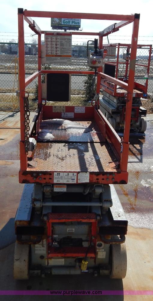image for item I1143 2006 Skyjack SJIII3215 electric scissor lift