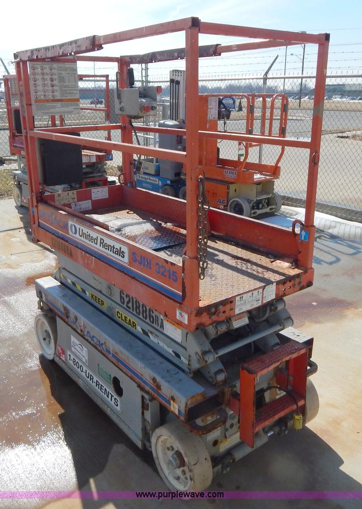 image for item I1143 2006 Skyjack SJIII3215 electric scissor lift