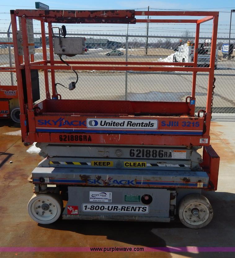 image for item I1143 2006 Skyjack SJIII3215 electric scissor lift